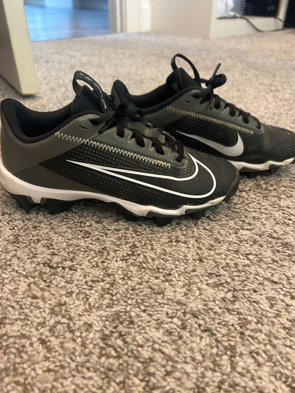 Nike boys baseball/football cleats. Vapor size 3.5